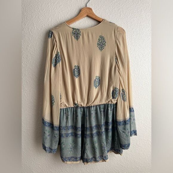 Free People Janpath Romper Shorts Jumpsuit Long Bell Sleeve Beige Blue Floral SP - Picture 7 of 12